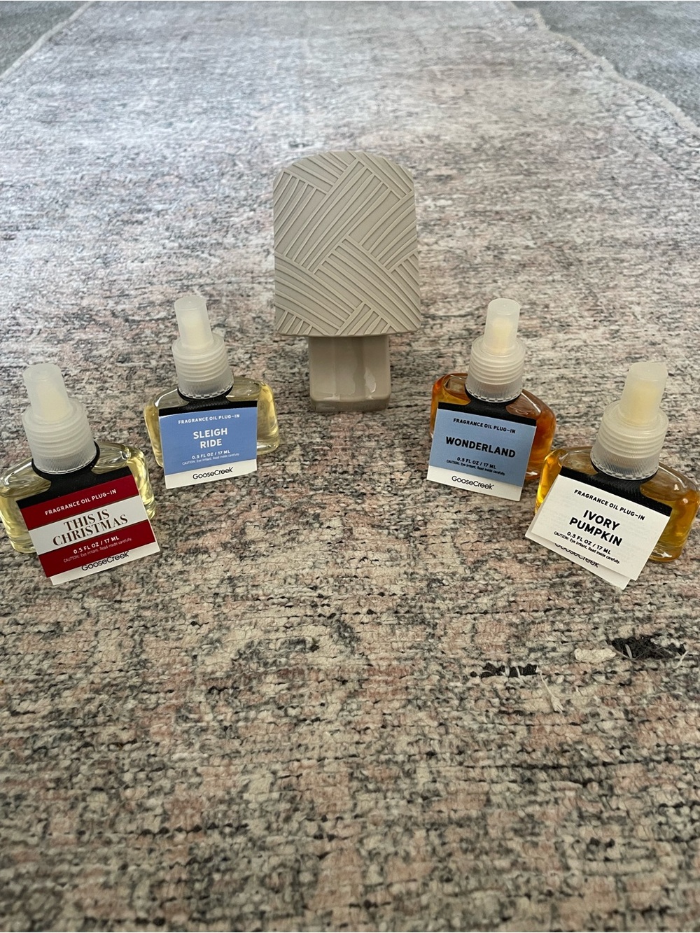 GooseCreek Ivory/Cream/Beige color plugin with 4 Scented Oils